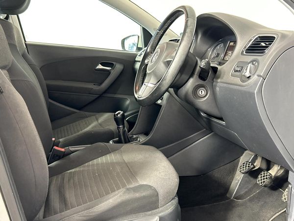 2013-Volkswagen-Polo-14-Comfortline-5-dr image:9