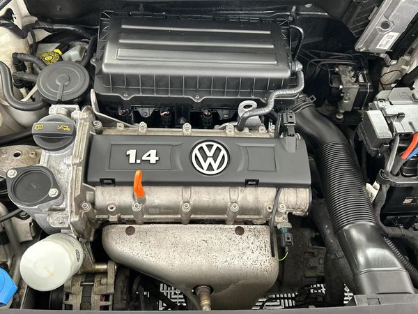 2013-Volkswagen-Polo-14-Comfortline-5-dr image:13