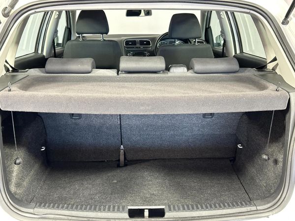 2013-Volkswagen-Polo-14-Comfortline-5-dr image:14