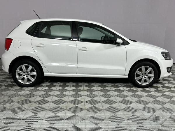 2013-Volkswagen-Polo-14-Comfortline-5-dr image:17