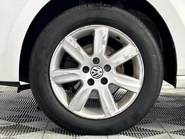 2013-Volkswagen-Polo-14-Comfortline-5-dr image:4