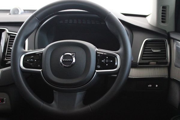 2025-Volvo-XC90-T8-Ultra-Dark-Phev image:12