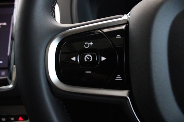 2025-Volvo-XC90-T8-Ultra-Dark-Phev image:20
