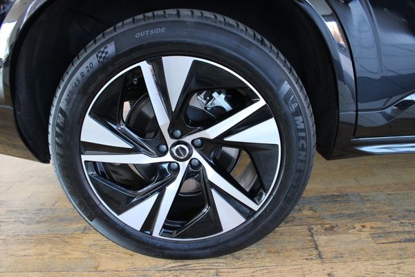 2025-Volvo-XC90-T8-Ultra-Dark-Phev image:8