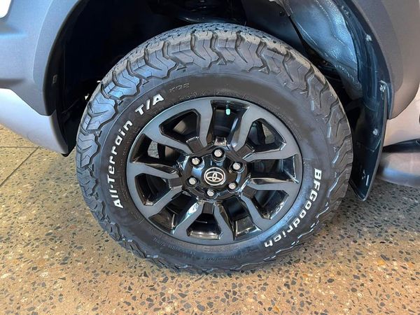 2021-Toyota-Hilux-28-GD-6-Raised-Body-Legend-Auto-Double-Cab image:9