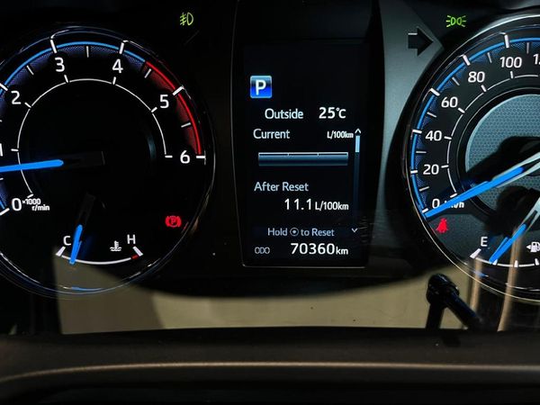 2021-Toyota-Hilux-28-GD-6-Raised-Body-Legend-Auto-Double-Cab image:7