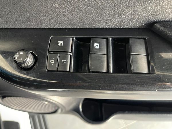 2019-Toyota-Hilux-24-GD-6-Raised-Body-SRX-Auto-Double-Cab image:9
