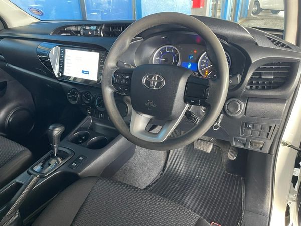 2019-Toyota-Hilux-24-GD-6-Raised-Body-SRX-Auto-Double-Cab image:3