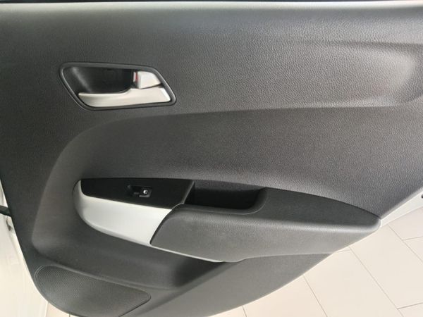 2022-Kia-Picanto-10-Street image:15