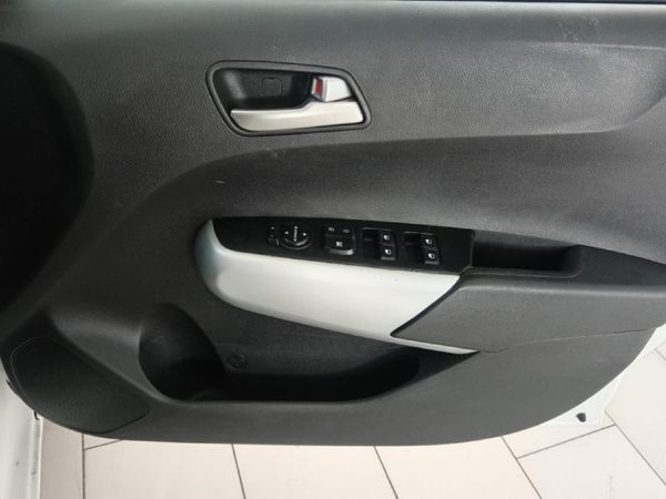 2022-Kia-Picanto-10-Street image:16