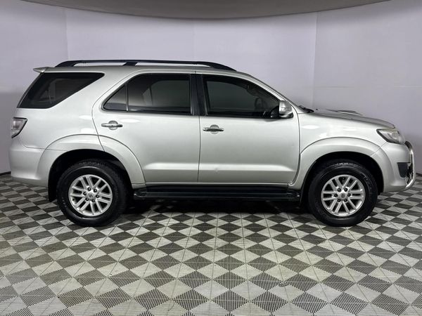 2013-Toyota-Fortuner-25-D-4D-Raised-Body image:16