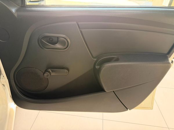 2022-Nissan-NP200-16-AC-Safety-Pack image:18