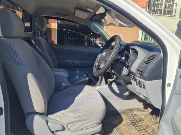 2013-Toyota-Hilux-30 image:9