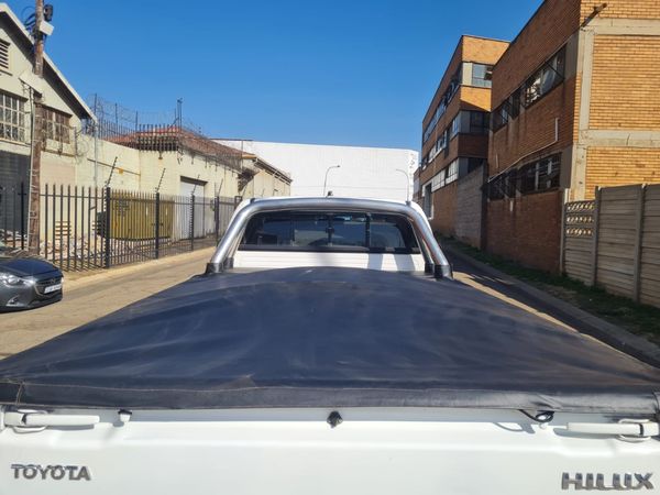 2013-Toyota-Hilux-30 image:10