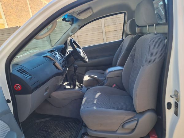 2013-Toyota-Hilux-30 image:12