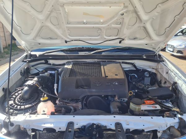 2013-Toyota-Hilux-30 image:18
