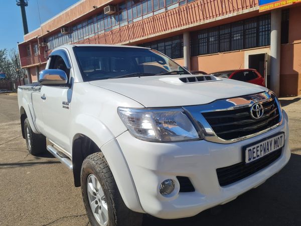 2013-Toyota-Hilux-30 image:1