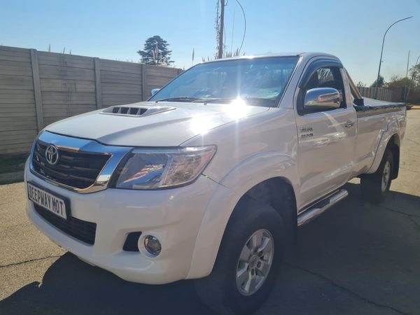 2013-Toyota-Hilux-30 image:2
