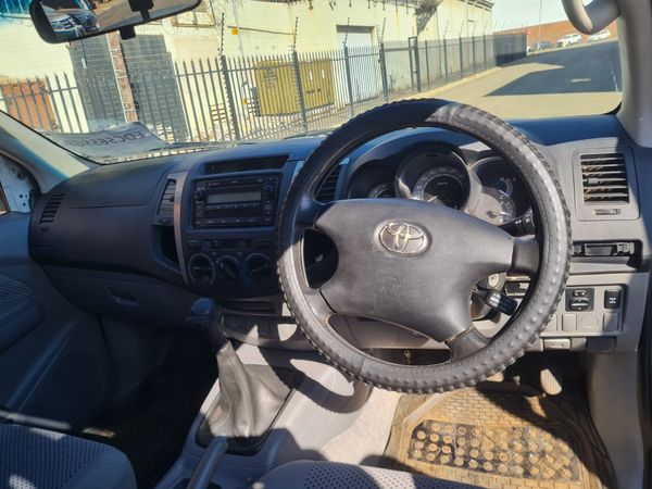 2013-Toyota-Hilux-30 image:8