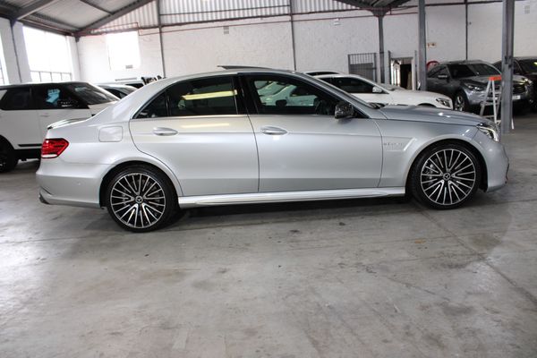 2015-Mercedes-AMG-E-Class-E63-AMG-Sport-V8-Bi-Turbo-Carbon-Edition-7-Speed image:53