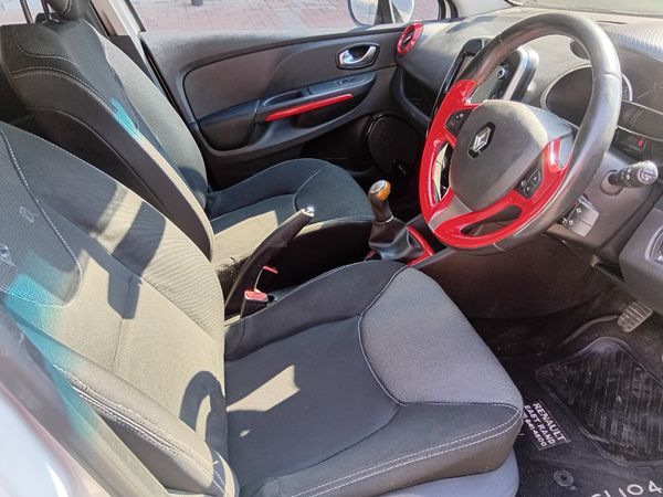 2016-Renault-Clio-IV-900T-Blaze-Limited-Edition-5-dr-66kW image:6