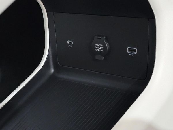 2026-Geely-E5-EM-i-Apex-Phev image:3