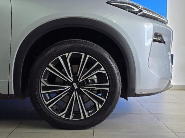 2026-Geely-E5-EM-i-Apex-Phev image:3