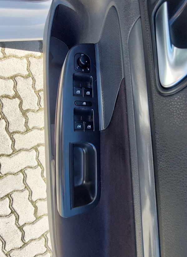 2009-Volkswagen-Jetta-20-Comfortline image:8
