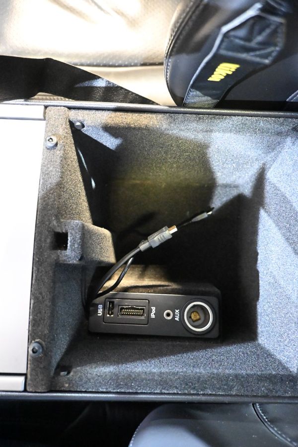 2010-Jaguar-XF-XFR-50-Supercharged-Sport-6-Speed-Shiftable-Auto image:12