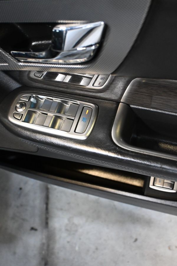 2010-Jaguar-XF-XFR-50-Supercharged-Sport-6-Speed-Shiftable-Auto image:16