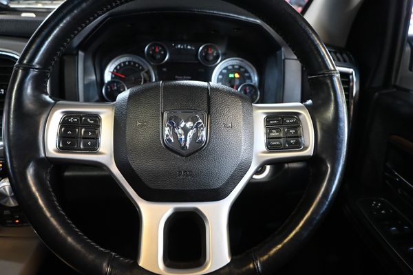 2013-Dodge-Ram-1500-DCab-57-V8-Hemi-Luxury-Laramie-8-SP-AT-4x4 image:19