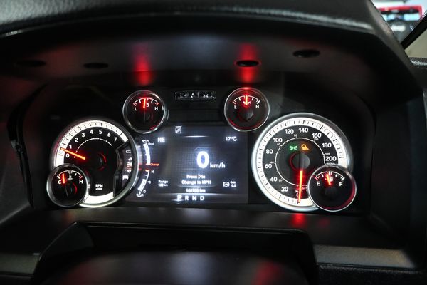 2013-Dodge-Ram-1500-DCab-57-V8-Hemi-Luxury-Laramie-8-SP-AT-4x4 image:21