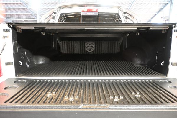 2013-Dodge-Ram-1500-DCab-57-V8-Hemi-Luxury-Laramie-8-SP-AT-4x4 image:4