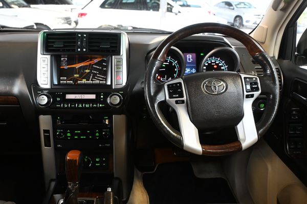 2010-Toyota-Land-Cruiser-Prado-VX-40-V6-Automatic-7-Seater-4x4 image:9