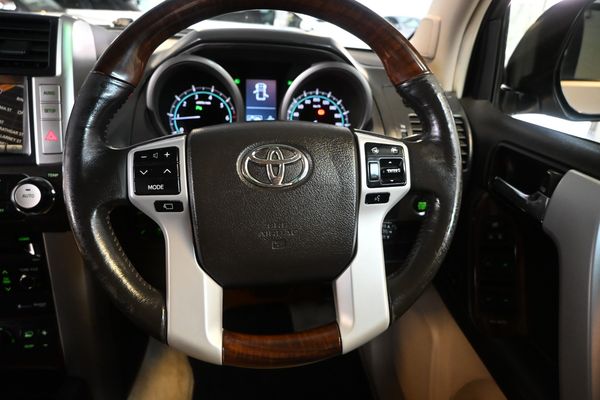 2010-Toyota-Land-Cruiser-Prado-VX-40-V6-Automatic-7-Seater-4x4 image:16