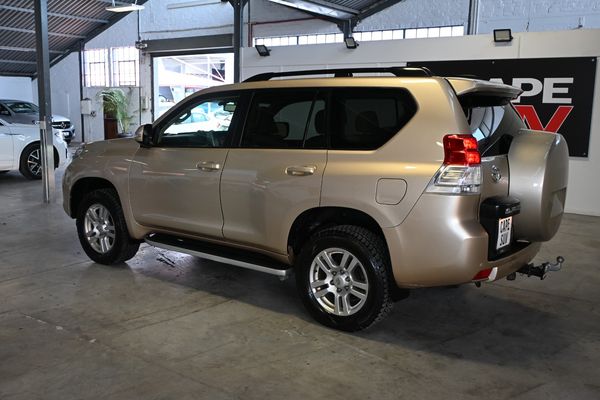 2010-Toyota-Land-Cruiser-Prado-VX-40-V6-Automatic-7-Seater-4x4 image:1