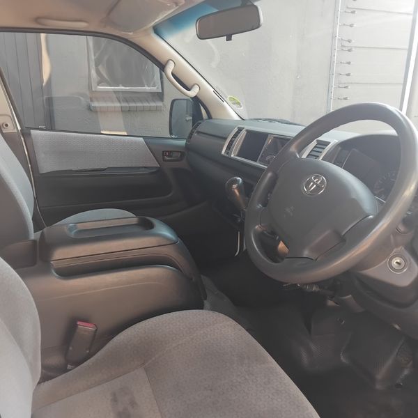 2018-Toyota-Quantum-27-10-seat image:2
