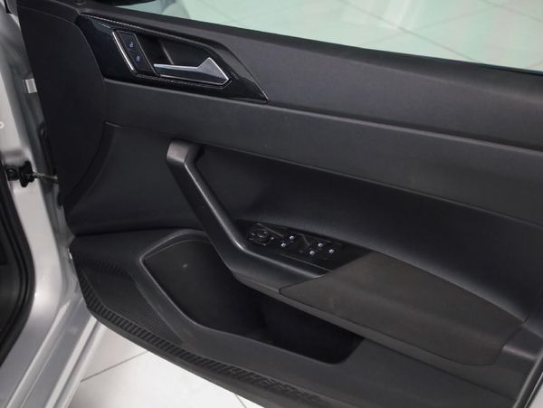 2022-Volkswagen-Polo-10-TSI-Life image:6