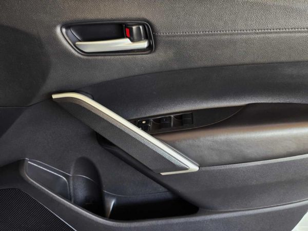 2022-Toyota-Corolla-Cross-18-XS image:22
