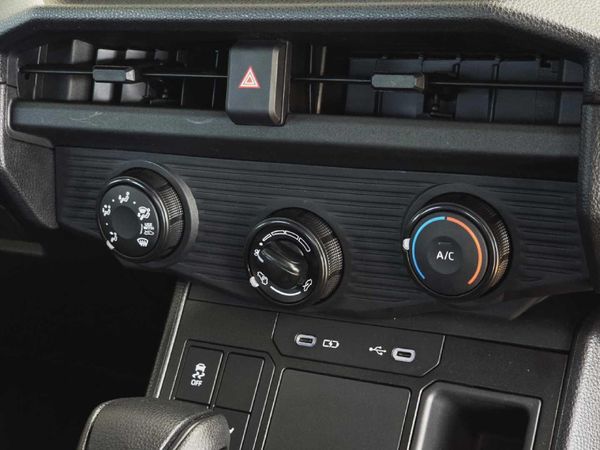 2026-Toyota-Hilux-28-GD-6-RB-SRX-Auto-Double-Cab image:16