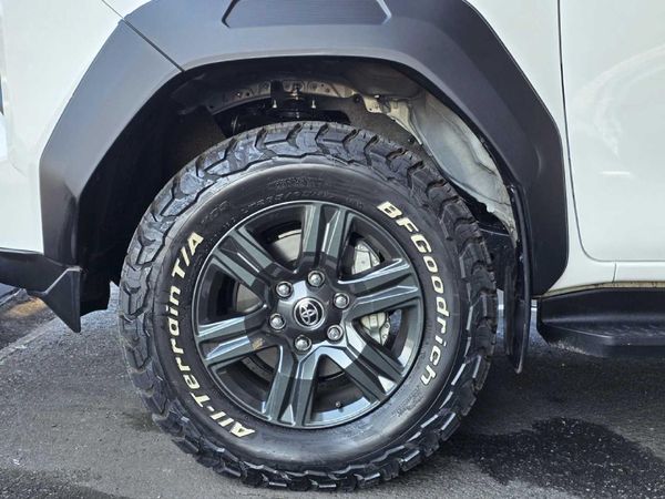 2026-Toyota-Hilux-28-GD-6-RB-SRX-Auto-Double-Cab image:3