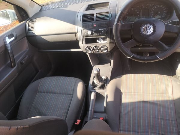 2007-Volkswagen-Polo-14-Trendline image:10