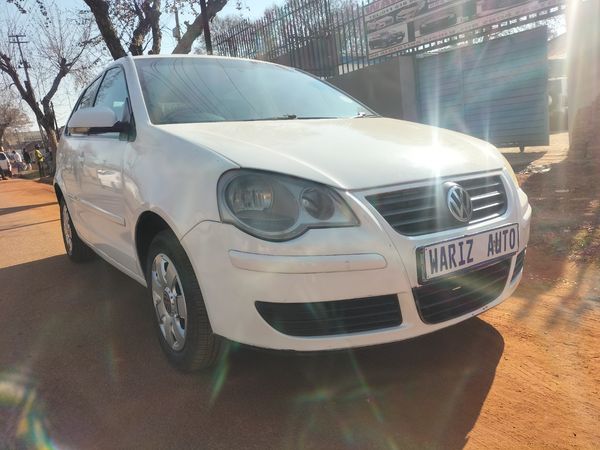 2007-Volkswagen-Polo-14-Trendline image:1