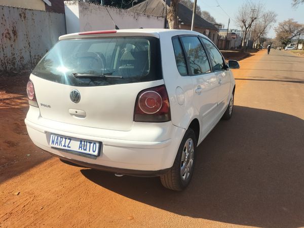 2007-Volkswagen-Polo-14-Trendline image:4
