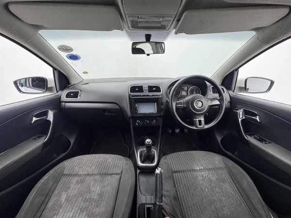 2012-Volkswagen-Polo-16-Comfortline-5-dr image:9