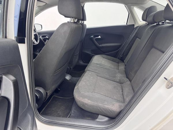 2012-Volkswagen-Polo-16-Comfortline-5-dr image:10