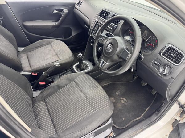 2012-Volkswagen-Polo-16-Comfortline-5-dr image:12