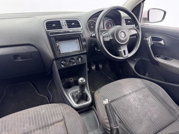 2012-Volkswagen-Polo-16-Comfortline-5-dr image:13