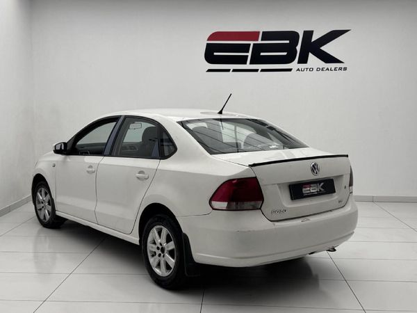 2012-Volkswagen-Polo-16-Comfortline-5-dr image:3