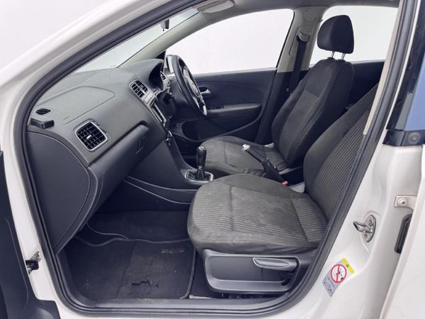 2012-Volkswagen-Polo-16-Comfortline-5-dr image:6